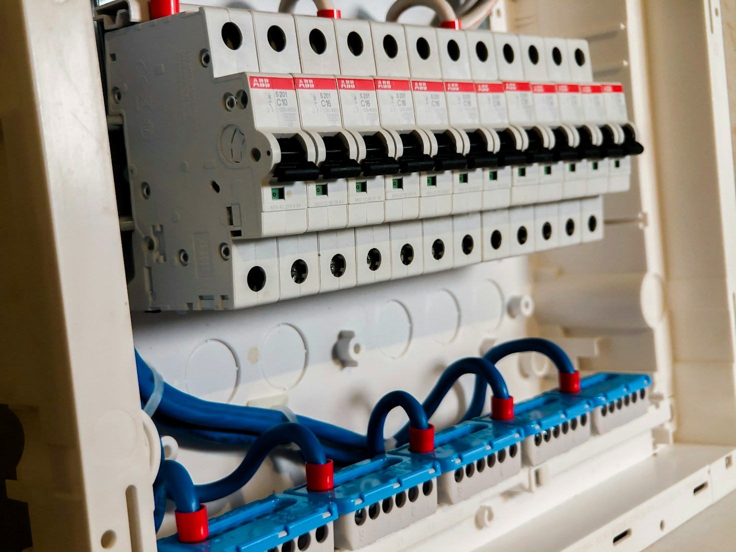 Maximizing Efficiency With Advanced Electronic Solutions